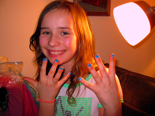 Guest Happy With Her Kids Mini Manicure! 