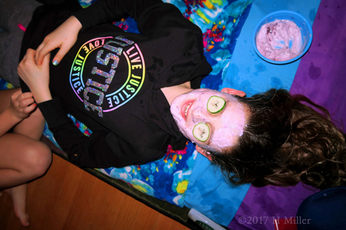 Party Guest Enjoying The Facial For Girls! Party Guest Enjoying The Facial For Girls!