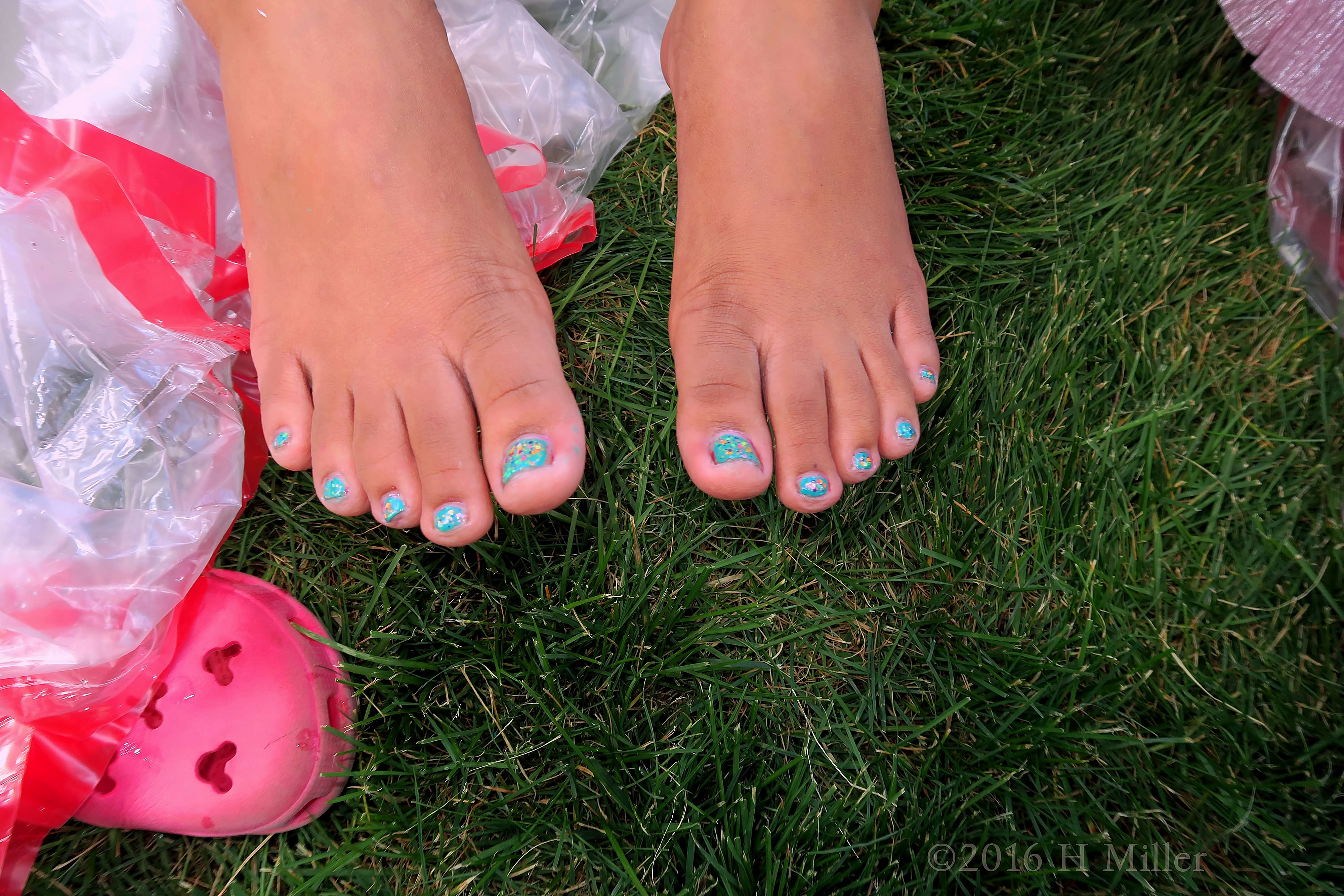 Blue! Plus! Sparkles! Cool Kids Pedi!! Blue! Plus! Sparkles! Cool Kids Pedi!!