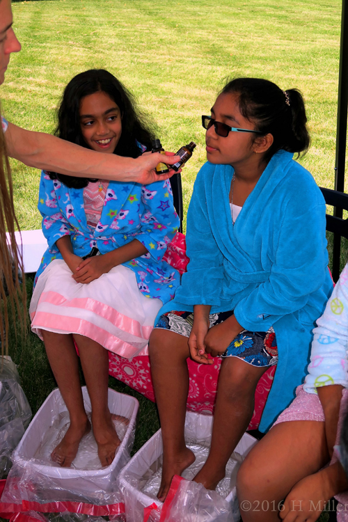 Hmmm... What A Lovely Scent For The Kids Pedi Footbaths! Hmmm... What A Lovely Scent For The Kids Pedi Footbaths!