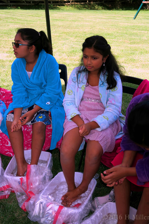 Ooh! The Water Is Warm And Perfect For The Kids Pedi Foot Soak Ooh! The Water Is Warm And Perfect For The Kids Pedi Foot Soak