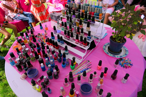 This Mani And Nail Art Table At The Girls Nail Spa Is Amazing!! This Mani And Nail Art Table At The Girls Nail Spa Is Amazing!!