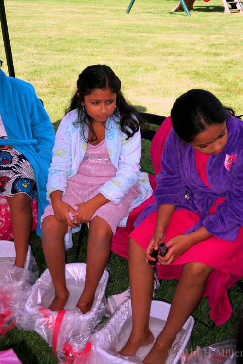 Wow! That Nail Color Will Look Cool For Your Kids Pedicure!! Wow! That Nail Color Will Look Cool For Your Kids Pedicure!!