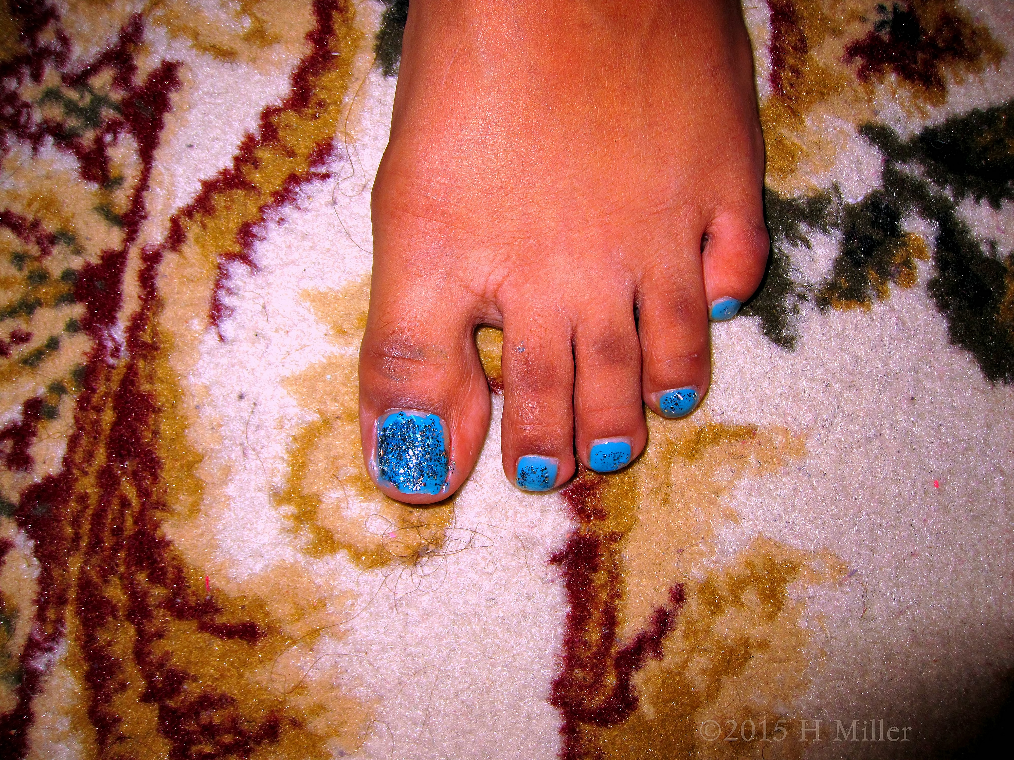 Blue Polish And Gorgeous Glitter Toes! Blue Polish And Gorgeous Glitter Toes!