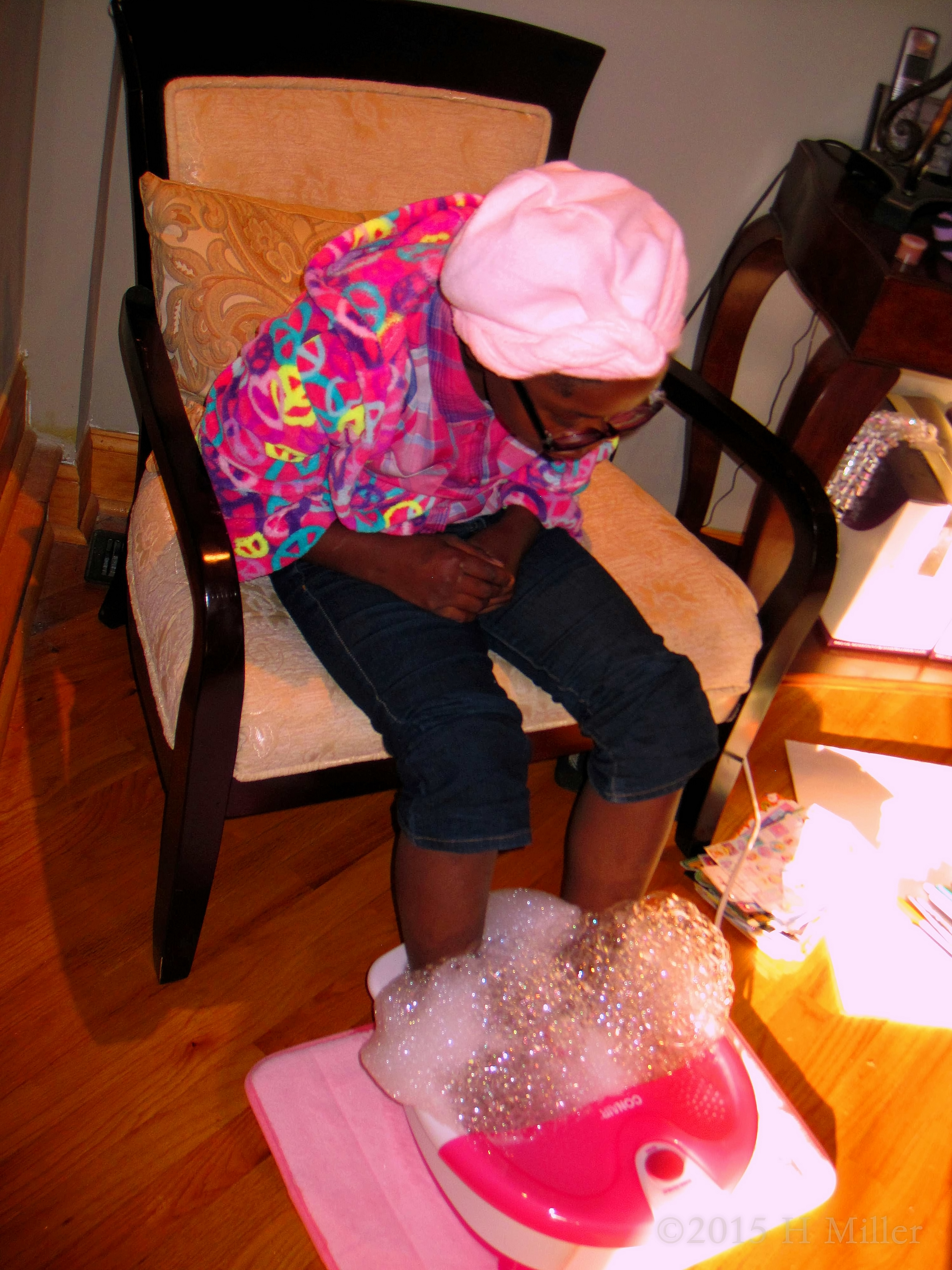 Bubbly Foot Bath Is Lots Of Fun! Bubbly Foot Bath Is Lots Of Fun!