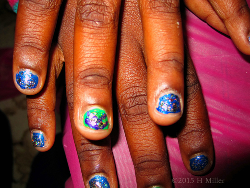 Both Hands In The Same Photo Green And Blue Both Hands In The Same Photo Green And Blue