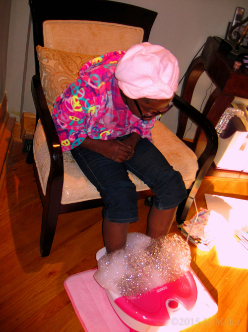 Bubbly Foot Bath Is Lots Of Fun Bubbly Foot Bath Is Lots Of Fun