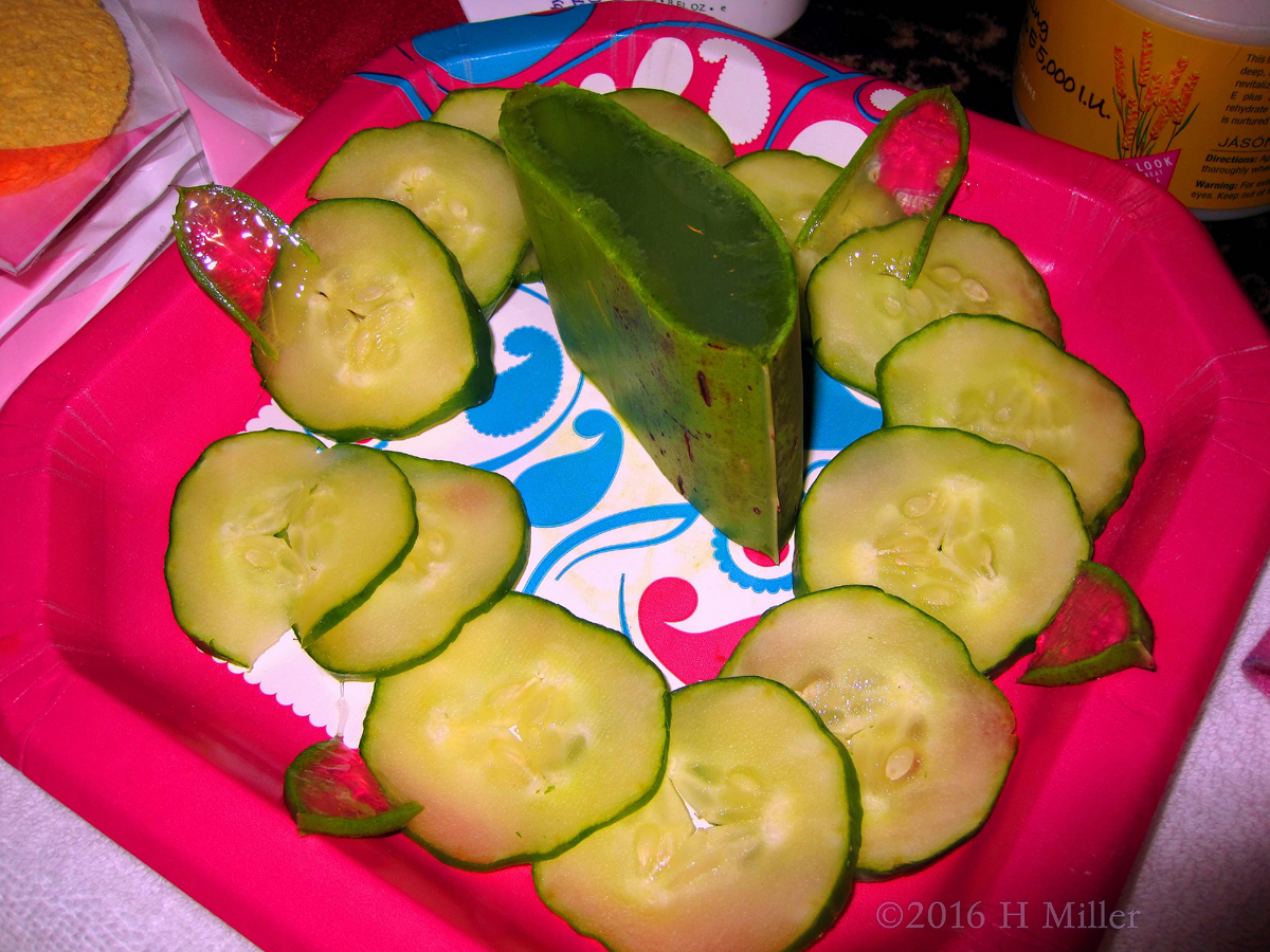 Cucumber And Aloe For Home Facials