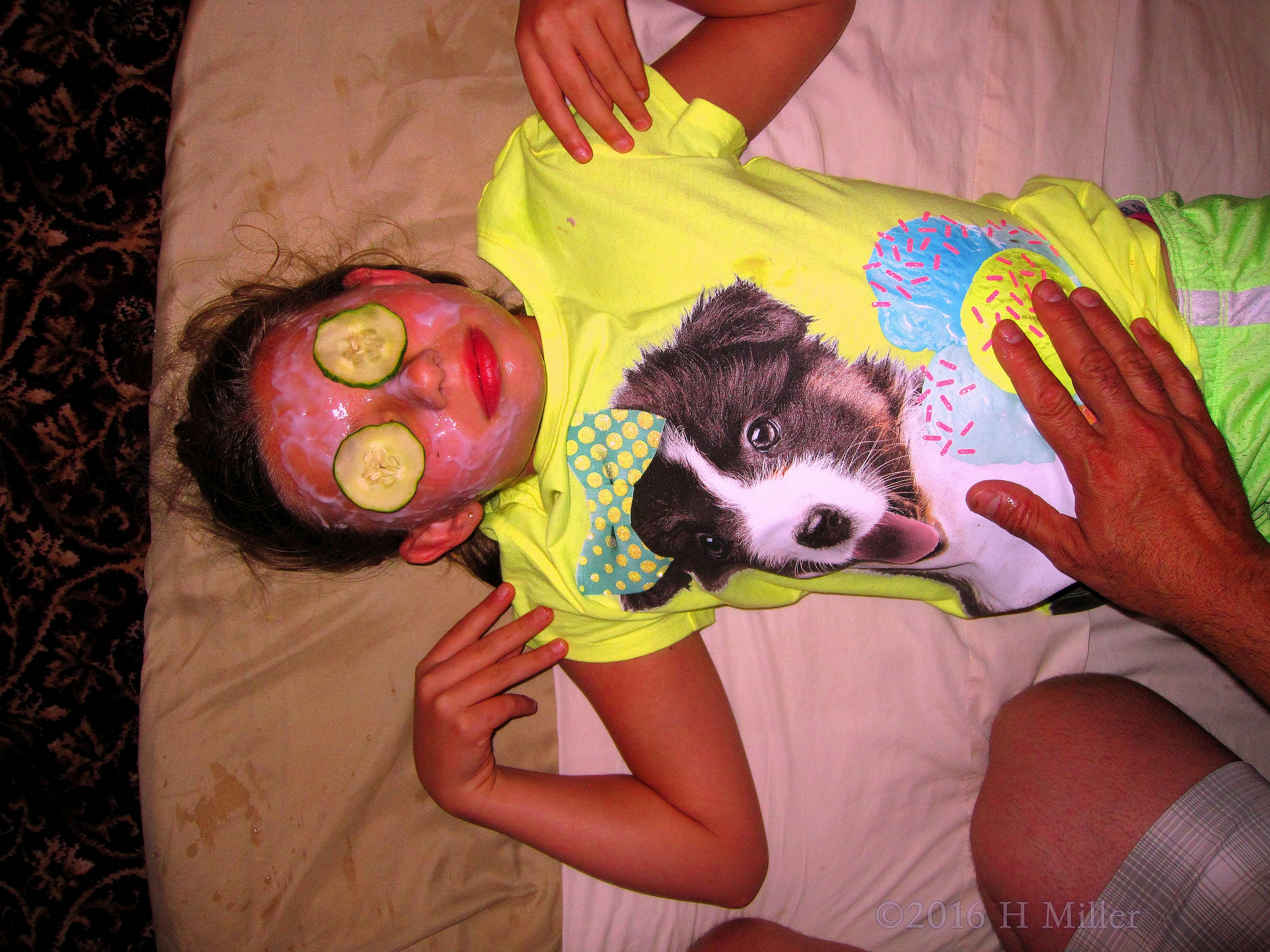 Her Daddy Rubbed Her Tummy During The Facial. What's More Relaxing! Her Daddy Rubbed Her Tummy During The Facial. What's More Relaxing!