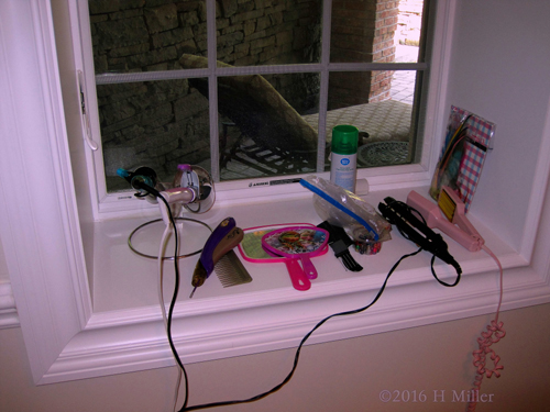 Lots Of Tools For Hairstyle Lots Of Tools For Hairstyle