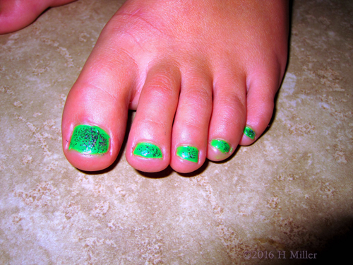 Cool Green Glittery Pedicure Cool Green Glittery Pedicure