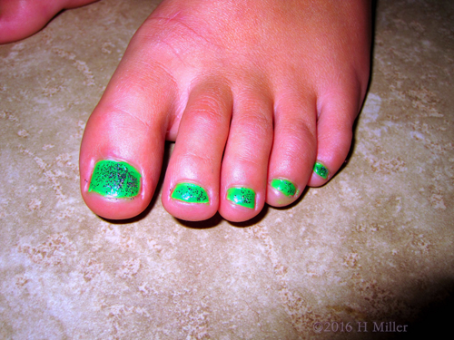 Cool Green Glittery Pedicure