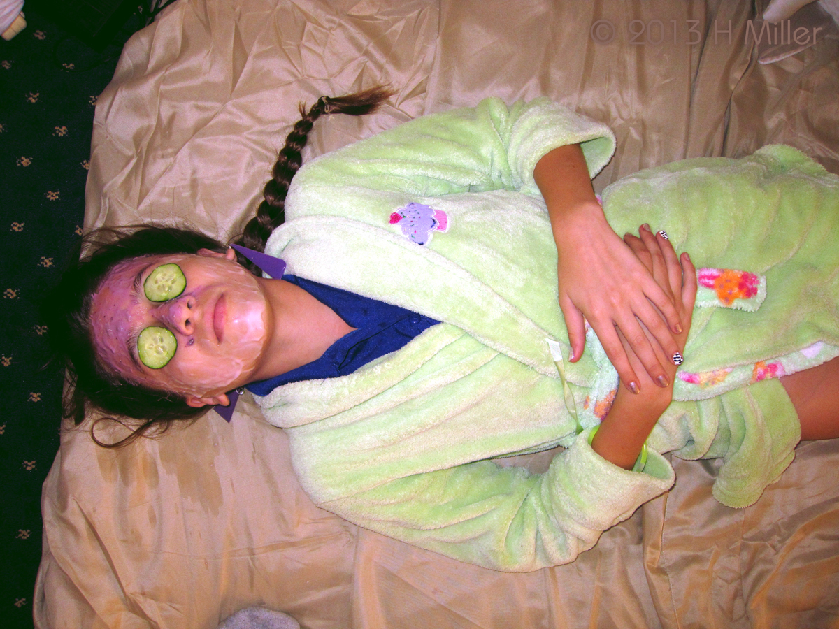Spa Party Facial Cukes And Mix Of Blueberry And Strawberry Facial Masque
